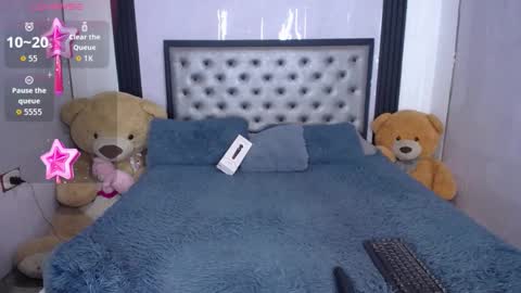 Snapshot of angelcamgirl20 chatting on 03.07.26 angel online show from 03.07.26