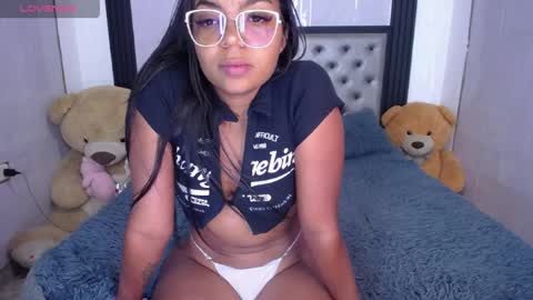 Snapshot of angelcamgirl20 chatting on 03.26.26 angel online show from 03.26.26