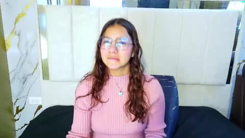 Snapshot of angeles_azul chatting on 06.22.26 angel online show from 06.22.26