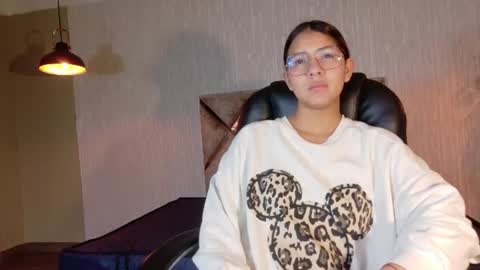 Snapshot of angeles_azul chatting on 06.30.26 angel online show from 06.30.26