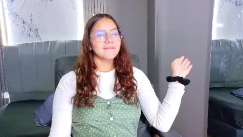 Snapshot of angeles_azul chatting on 07.16.26 angel online show from 07.16.26