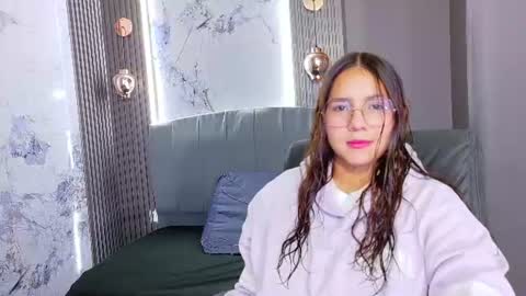 Snapshot of angeles_azul chatting on 07.17.26 angel online show from 07.17.26