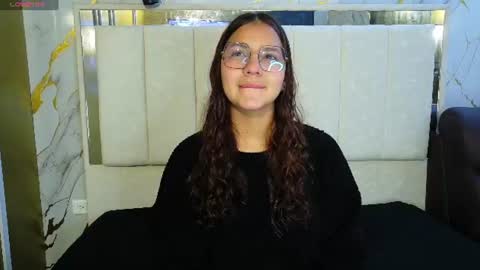 Snapshot of angeles_azul chatting on 07.18.26 angel online show from 07.18.26