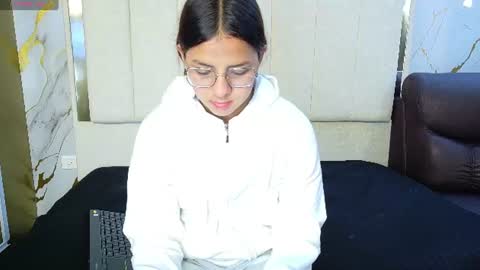 Snapshot of angeles_azul chatting on 07.19.26 angel online show from 07.19.26