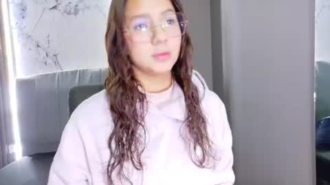 Snapshot of angeles_azul chatting on 07.22.26 angel online show from 07.22.26
