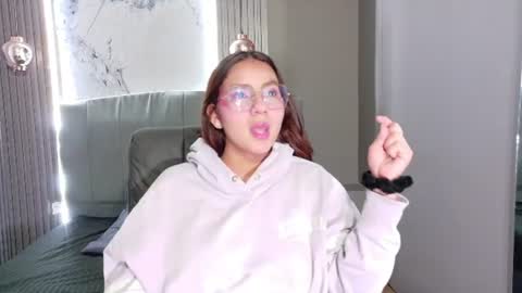 Snapshot of angeles_azul chatting on 07.29.26 angel online show from 07.29.26
