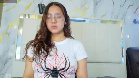 Snapshot of angeles_azul chatting on 08.01.26 angel online show from 08.01.26