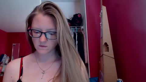 Snapshot of angelicangel3 chatting on 09.18.25 AngelicAngel online show from 09.18.25