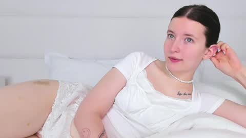 Snapshot of angelicmoon chatting on 02.09.25 Angelic online show from 02.09.25