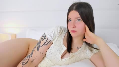 Snapshot of angelicmoon chatting on 09.16.25 Angelic online show from 09.16.25