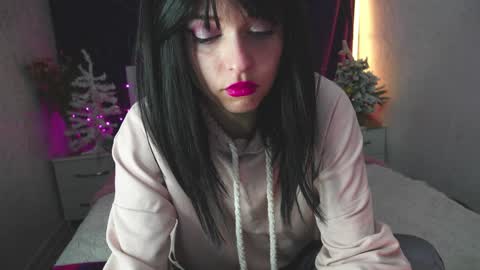 Snapshot of angelika_rouge chatting on 01.26.25 Angelika Rouge online show from 01.26.25