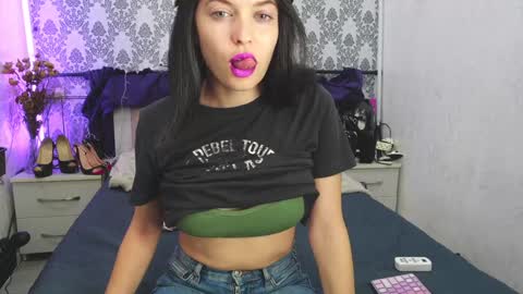 Snapshot of angelika_rouge chatting on 09.19.25 Angelika Rouge online show from 09.19.25