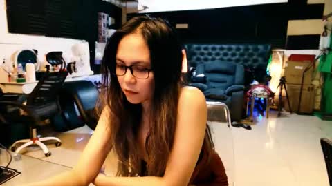 Snapshot of angelinasia chatting on 09.22.25 Angel online show from 09.22.25