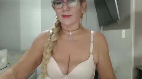 angelinna_12 online show from 11.05.25
