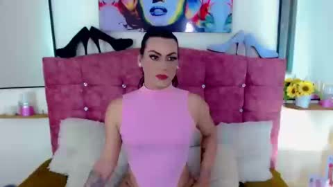 Snapshot of angelispg chatting on 10.15.25 Angelis online show from 10.15.25