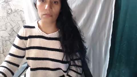 Snapshot of angelitaa_hot chatting on 11.10.25 angela online show from 11.10.25