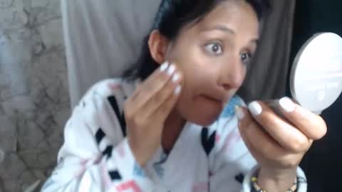 Snapshot of angelitaa_hot chatting on 12.04.25 angela online show from 12.04.25