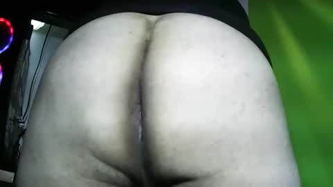 Snapshot of angelking120200 chatting on 10.27.25 Roy online show from 10.27.25