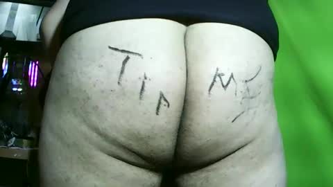 Snapshot of angelking120200 chatting on 11.06.25 Roy online show from 11.06.25