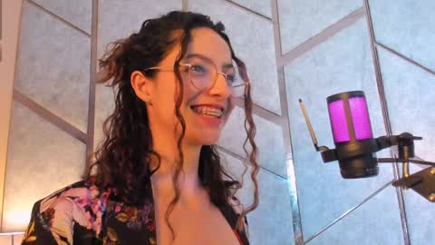 Snapshot of angell_bell chatting on 02.06.25 Angel online show from 02.06.25