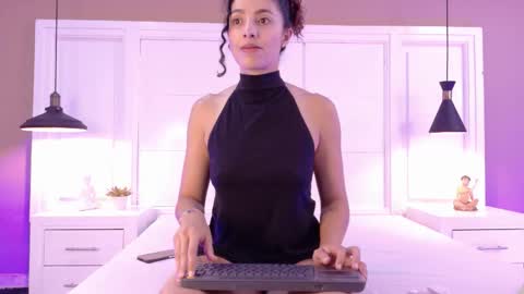 Snapshot of angell_bell chatting on 01.09.26 Angel online show from 01.09.26