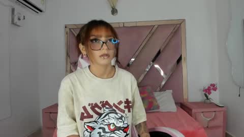 Snapshot of angell_petite01 chatting on 05.22.26 angell_petite01 online show from 05.22.26