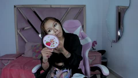Snapshot of angell_petite01 chatting on 06.03.26 angell_petite01 online show from 06.03.26