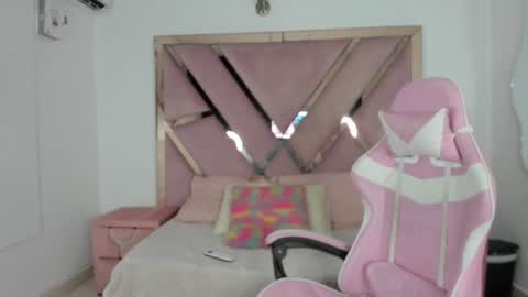 Snapshot of angell_petite01 chatting on 06.13.26 angell_petite01 online show from 06.13.26