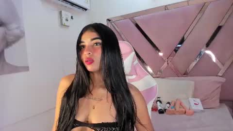 Snapshot of angell_petite01 chatting on 06.18.26 angell_petite01 online show from 06.18.26