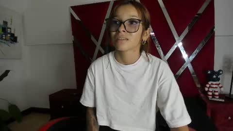Snapshot of angell_petite01 chatting on 06.20.26 angell_petite01 online show from 06.20.26