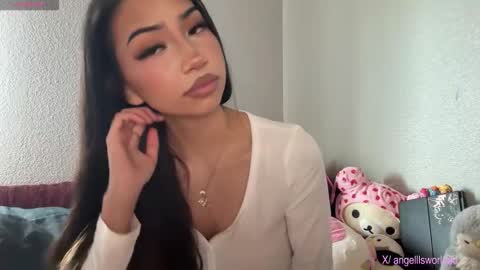 Snapshot of angelllsworlddd chatting on 01.09.26 angel online show from 01.09.26