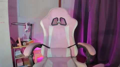 Snapshot of angelmoanster2 chatting on 04.08.26 angel online show from 04.08.26