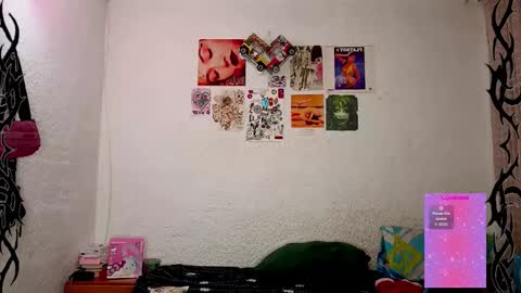 Snapshot of angelsdustxxx chatting on 12.22.24 online show from 12.22.24