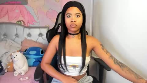 Snapshot of angelsmia_ chatting on 11.05.25 MIA available content ask online show from 11.05.25