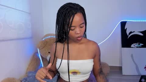 Snapshot of angelsmia_ chatting on 02.11.26 MIA available content ask online show from 02.11.26