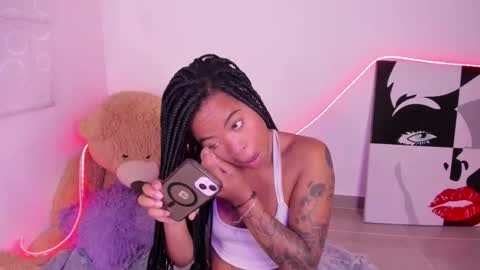 Snapshot of angelsmia_ chatting on 02.12.26 MIA available content ask online show from 02.12.26