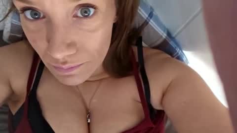 Snapshot of angelvanderpool71 chatting on 01.06.25 angelvanderpool71 online show from 01.06.25