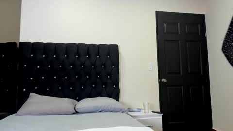 AngelynaW online show from 09.09.25