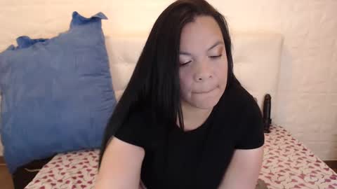 Snapshot of angie_bbw chatting on 12.22.24 Angie online show from 12.22.24