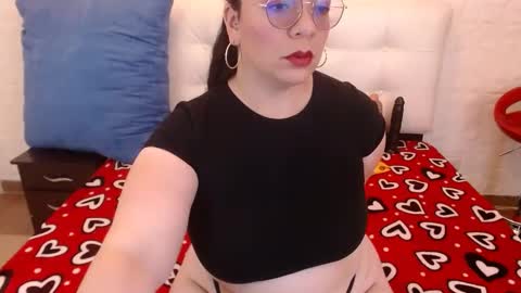 Snapshot of angie_bbw chatting on 10.02.25 Angie online show from 10.02.25