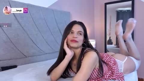 Snapshot of angieebaezz chatting on 11.21.25 Angie online show from 11.21.25