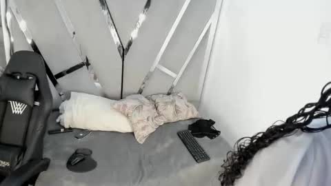 Snapshot of angiexht chatting on 09.28.25 angiexht online show from 09.28.25