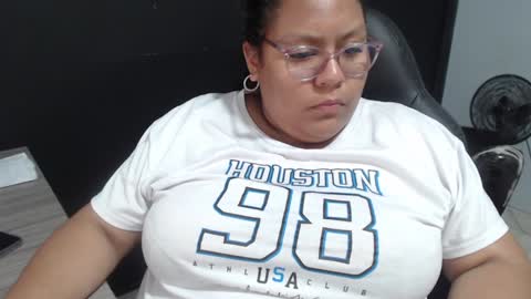 Snapshot of angy_ro12 chatting on 01.06.25 angy online show from 01.06.25