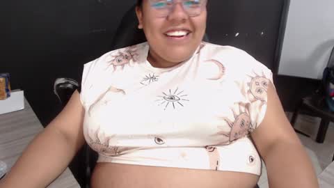 Snapshot of angy_ro12 chatting on 01.19.25 angy online show from 01.19.25