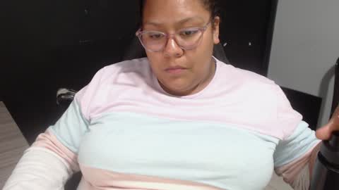 Snapshot of angy_ro12 chatting on 01.26.25 angy online show from 01.26.25