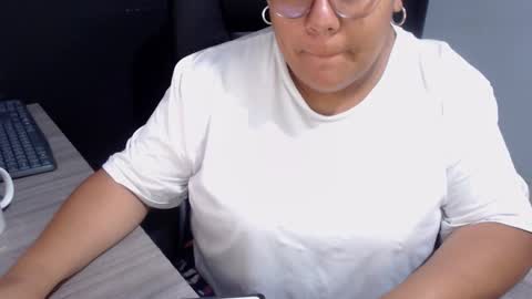 Snapshot of angy_ro12 chatting on 10.05.25 angy online show from 10.05.25