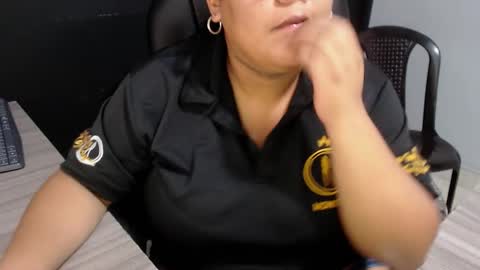 Snapshot of angy_ro12 chatting on 10.11.25 angy online show from 10.11.25