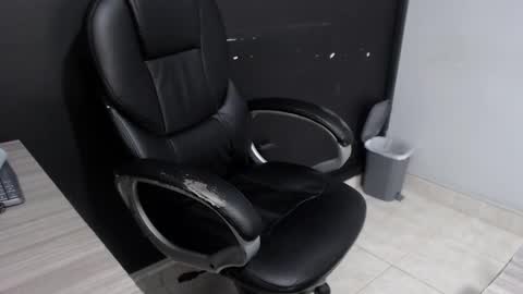 Snapshot of angy_ro12 chatting on 10.31.25 angy online show from 10.31.25