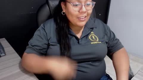 Snapshot of angy_ro12 chatting on 11.01.25 angy online show from 11.01.25