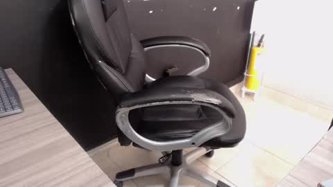 Snapshot of angy_ro12 chatting on 11.18.25 angy online show from 11.18.25